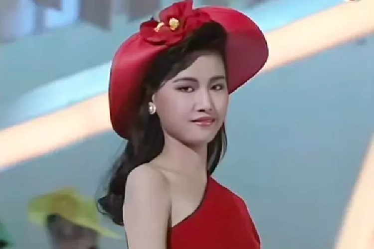 Năm 19 tuổi, Trần Mai Hinh tham gia cuộc thi Hoa hậu Hong Kong nhưng ra về tay trắng. Sau đó, cô gia nhập TVB và đóng Hồ sơ trinh sát 1 (1995) và Hồ sơ công lý 1 (1992). Năm 1993, cô vướng vào chuyện tình với Ôn Triệu Luân. Mối tình từng khiến showbiz Hong Kong chao đảo vì sau khi chia tay, nữ diễn viên bị tình cũ đòi tình phí 140.000 HKD (hơn 409 triệu VND hiện tại).