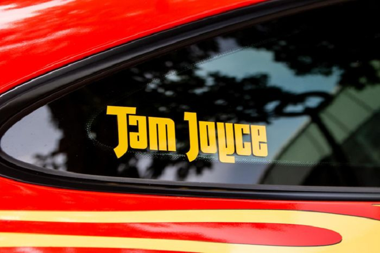 Mẫu xe thể thao nước Đức vẫn duy trì kiểu dáng mềm mại đặc trưng với những đường cong quyến rũ và các chi tiết bo tròn, vốn tạo nên tên tuổi cho dòng xe 911.