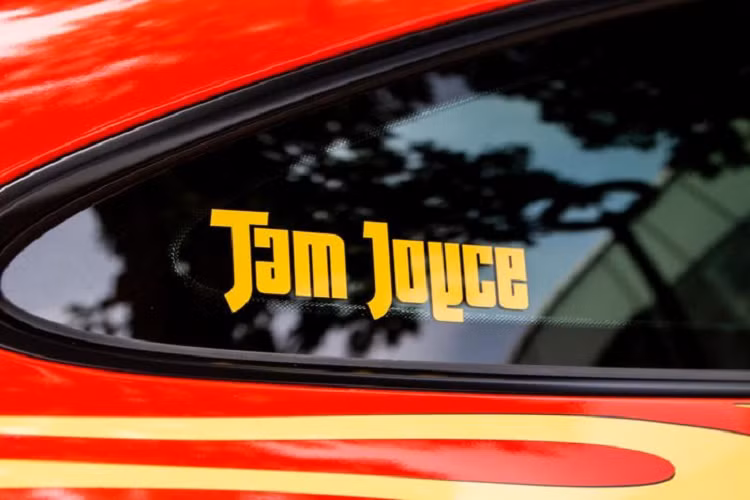 Mẫu xe thể thao nước Đức vẫn duy trì kiểu dáng mềm mại đặc trưng với những đường cong quyến rũ và các chi tiết bo tròn, vốn tạo nên tên tuổi cho dòng xe 911.