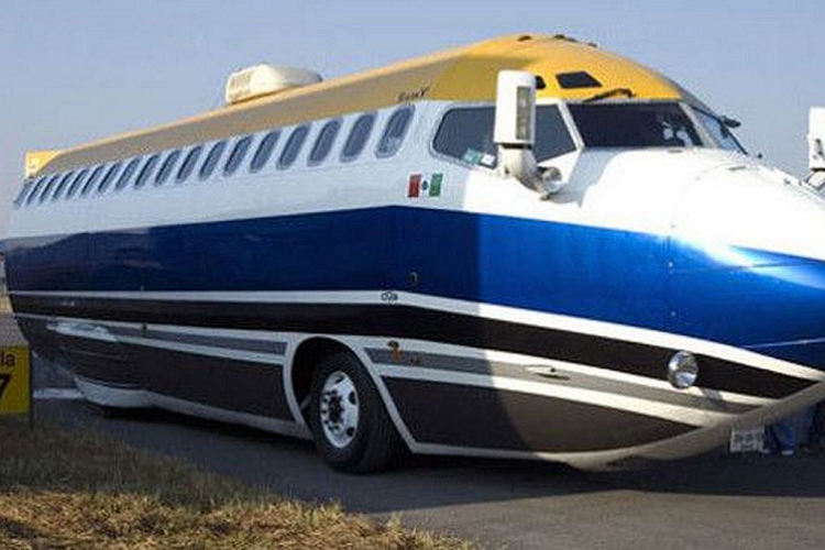 Sau này, giá xe Boeing 727 Jet Limo đã được chào bán với mức 275.000 USD (khoảng 6,4 tỷ đồng) và hiện tại nó thuộc đội xe Limo Bob hay còn gọi là “The Legend”, chủ sở hữu của dịch vụ Star Limo.
