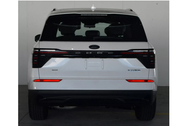 Về sức mạnh mẫu xe này sẽ được trang bị động cơ xăng 2.0 lít kết hợp với mô tơ điện, cho ra tổng công suất lên đến 271 mã lực, cao hơn so với thế hệ trước đó 30 mã lực.