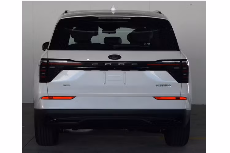 Về sức mạnh mẫu xe này sẽ được trang bị động cơ xăng 2.0 lít kết hợp với mô tơ điện, cho ra tổng công suất lên đến 271 mã lực, cao hơn so với thế hệ trước đó 30 mã lực.