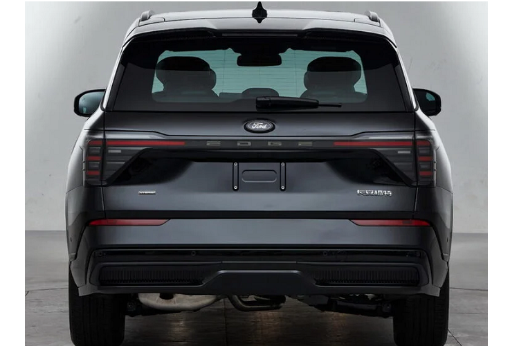 Những thay đổi trên đã giúp mẫu Ford Edge Hybrid 2024 khác biệt hoàn toàn so với thế hệ hiện tại. Tay nắm cửa được làm dạng ẩn cũng giúp mẫu xe này trông hiện đại hơn nhiều. Ngoại hình của xe cũng sẽ thay đổi nhẹ theo từng phiên bản.