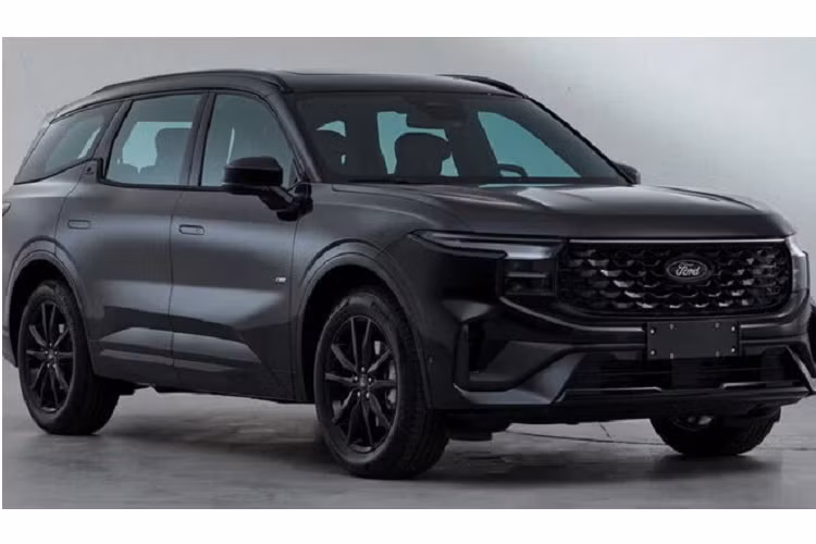 Phía đuôi mẫu xe SUV Ford Edge Hybrid 2024 cũng thay đổi nhiều với đèn hậu kiểu xếp chồng lên nhau và mở rộng ra hai bên thân xe khá bắt mắt, tên xe nằm ẩn ngay dưới phần logo. Phần ống xả thiết kế ẩn bên dưới.