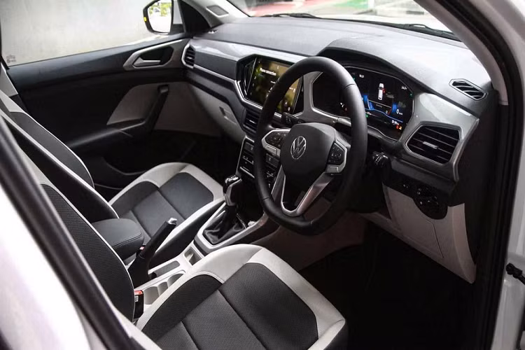 Theo nhân viên tư vấn bán hàng, Volkswagen T-Cross 2022 sẽ bắt đầu được giao cho khách hàng Việt Nam trong tháng 5 hoặc tháng 6 năm nay.