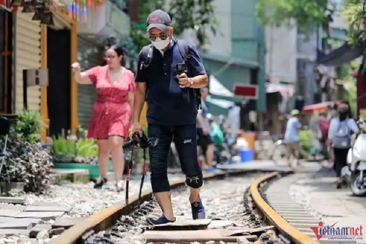 Một du khách người Hàn Quốc hay làm video về các nước ông đặt chân tới đã không bỏ qua địa điểm này để bổ sung vào kho tư liệu của mình. 