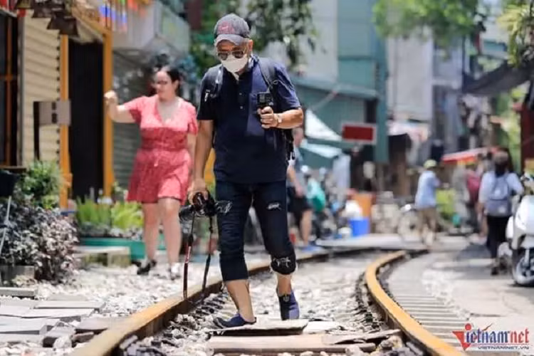 Một du khách người Hàn Quốc hay làm video về các nước ông đặt chân tới đã không bỏ qua địa điểm này để bổ sung vào kho tư liệu của mình. 