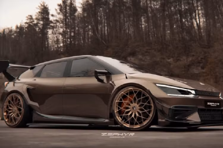 Chi tiết ấn tượng nhất trên chiếc EV6 GT này chính là cánh gió khổng lồ phía sau bằng sợi carbon, có nhiệm vụ tạo thêm lực ép cho xe và khiến chiếc xe điện trông hầm hố và cá tính hơn.