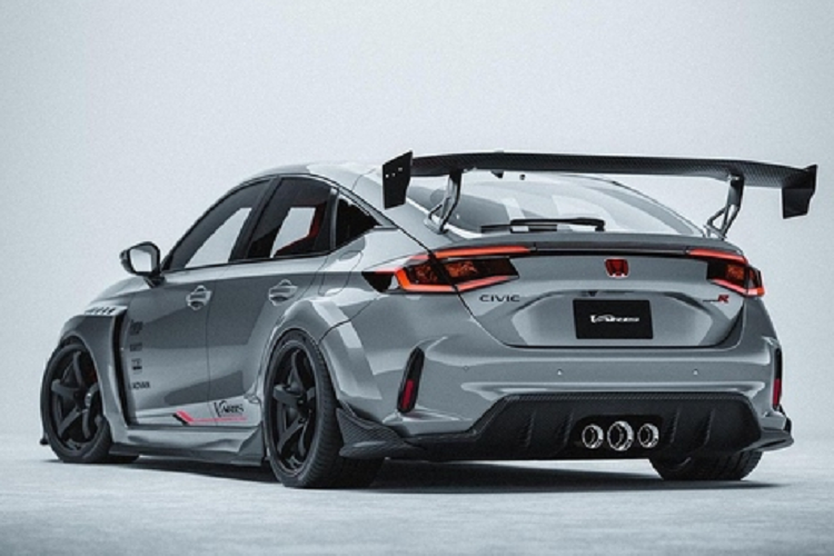 Bộ bodykit độ Honda Civic Type R 2023 thân rộng bao gồm các vòm bánh xe phía trước và sau cơ bắp, ốp bên hông lớn hơn, líp trước loe rộng, các vây gió ở hai bên đầu xe, bộ khuếch tán góc cạnh phía sau và một cánh gió cỡ lớn ở đuôi.