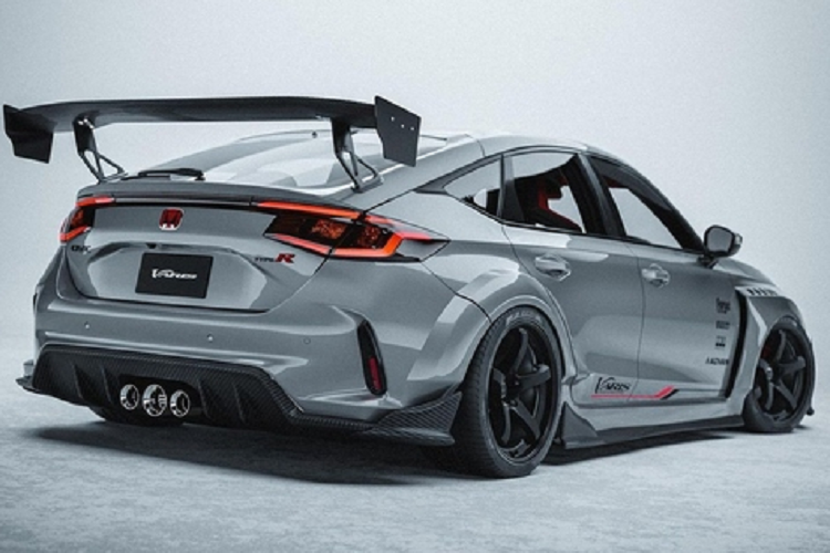 Làm tròn các nâng cấp là bộ mâm hợp kim 5 chấu bản to, nhấn mạnh sự khỏe khoắn của chiếc xe.