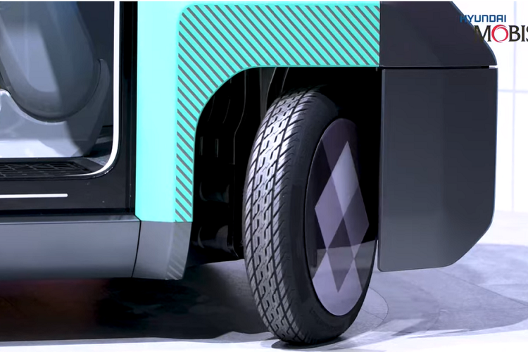 Với nhiệm vụ là một phương tiện giao hàng, nó dài hơn M.Vision Pop 600 mm và có khu vực hàng hóa phía sau với các ngăn có thể điều chỉnh được làm từ nhựa tái chế.