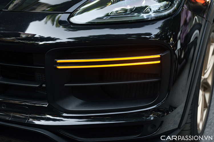 Dòng SUV mạnh mẽ này của Porsche vẫn được trang bị động cơ V8 tăng áp kép, dung tích 4.0 lít giống với trên Cayenne Turbo Coupe nhưng đã được tinh chỉnh để tăng thêm khoảng 90 mã lực, nâng tổng công suất của xe lên mức 631 mã lực. Mô-men xoắn của xe cũng được tinh chỉnh để đạt mức 850 Nm.