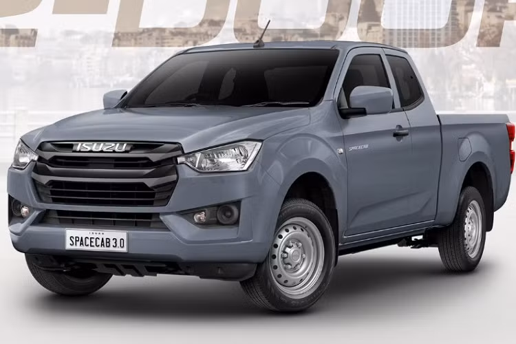Tại thị trường Thái Lan, 2 phiên bản giá rẻ của Isuzu D-Max 2023 có 3 màu sơn ngoại thất là xám Islay Gray Opaque, bạc Bohemian Silver và trắng Siberian White. Trong đó, màu trắng rẻ hơn 7.000 Baht (4,7 triệu đồng).