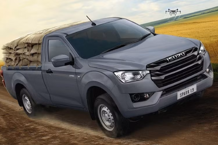 Isuzu D-Max hiện là mẫu xe bán tải ăn khách nhất tại thị trường Thái Lan với doanh số cộng dồn 161.556 chiếc trong 11 tháng của năm 2022. Không "ngủ quên trên chiến thắng", hãng tiếp tục tung ra 2 phiên bản siêu rẻ Isuzu D-Max 2023 mới ra thị trường Thái Lan để tăng thêm sức cạnh tranh trước đối thủ đồng hương Toyota Hilux.