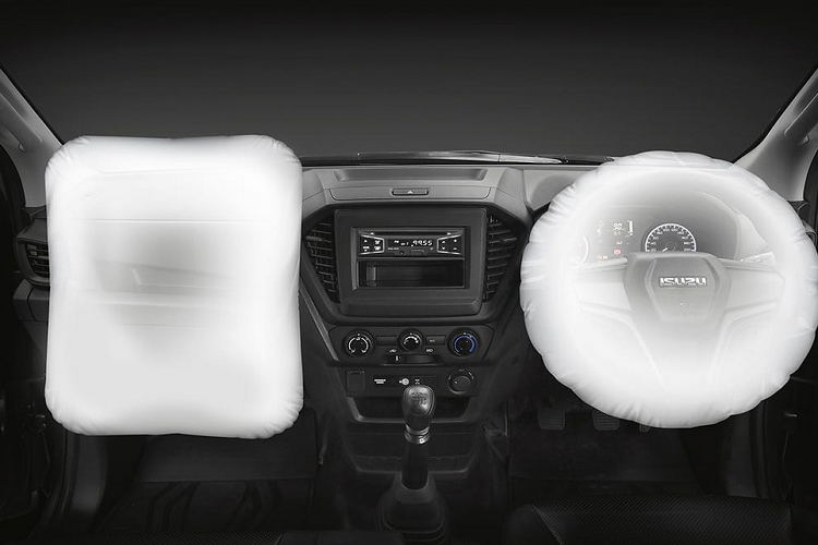 Bên trong Isuzu D-Max Spark SE 2023 có những trang bị như bảng đồng hồ analogue, vô lăng bọc Urethane, chỉnh 4 hướng, bệ tì tay bọc nỉ trên tapi cửa, cửa sổ chỉnh điện bên ghế lái, khóa cửa trung tâm, đầu CD 1-DIN, cổng USB/AUX, 2 loa, hệ thống điều hòa với lọc không khí PM2.5, ổ điện DC 12V, đèn nội thất, ghế bọc bằng vinyl và ghế trước gập 60:40.