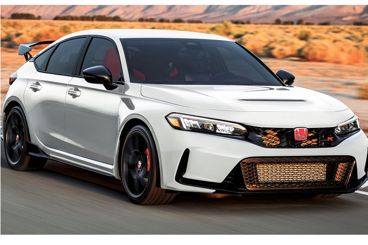 Được trang bị bản nâng cấp của khối động cơ tăng áp 4 xi-lanh thẳng hàng K20C1 của Honda, mẫu xe mới sẽ tạo ra công suất 315 mã lực tại 6.500 vòng/phút và mô-men xoắn 420 Nm trong khoảng từ 2.600 đến 4.000 vòng/phút. Honda Civic Type R đời 2023 sẽ là mẫu xe thương mại mạnh mẽ nhất mà Honda từng cung cấp cho khách hàng Mỹ.