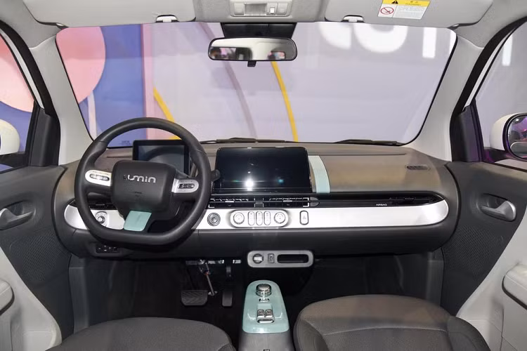 Xe dùng 2 loại pin lithium - sắt - photphat, cho phạm vi di chuyển 155 km và 210 km. Trong thời gian tới, xe sẽ được bổ sung phiên bản mới với phạm vi di chuyển tăng lên 301 km.