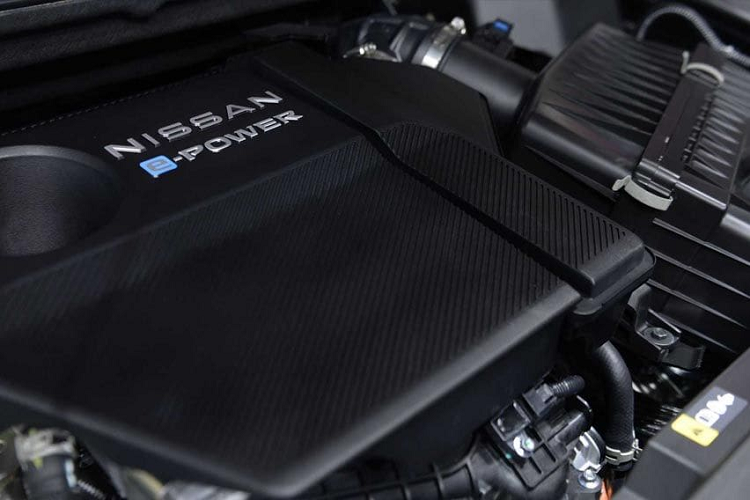 Công suất kết hợp của bản FWD là 201 mã lực, cho khả năng tăng tốc từ 0-100 km/h trong vòng 8 giây, tốc độ tối đa đạt 170 km/h. Ở phiên bản 4WD, công suất kết hợp tăng nhẹ lên 211 mã lực nhờ được bổ sung một động cơ điện ở phía sau. Điều này giúp giảm thời gian tăng tốc từ 0-100 km/h của xe xuống còn 7 giây, tốc độ tối đa 180 km/h.