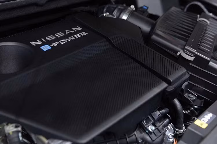 Công suất kết hợp của bản FWD là 201 mã lực, cho khả năng tăng tốc từ 0-100 km/h trong vòng 8 giây, tốc độ tối đa đạt 170 km/h. Ở phiên bản 4WD, công suất kết hợp tăng nhẹ lên 211 mã lực nhờ được bổ sung một động cơ điện ở phía sau. Điều này giúp giảm thời gian tăng tốc từ 0-100 km/h của xe xuống còn 7 giây, tốc độ tối đa 180 km/h.