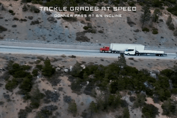 Ông Dan Priestley - giám đốc chương trình Tesla Semi - giải thích rằng 1 mô-tơ điện sẽ được dùng để chạy trên cao tốc. 2 mô-tơ còn lại được dùng để bổ sung sức kéo khi xe tăng tốc nhằm mang đến trải nghiệm lái mượt mà chưa từng có ở xe tải cấp độ 8 tại thị trường Mỹ.