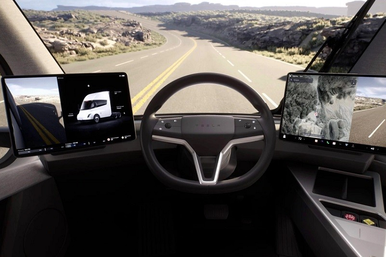 "Xe trông thật ấn tượng", ông Elon Musk - CEO của hãng Tesla - phát biểu trên sân khấu trong sự kiện ra mắt. "Bạn sẽ muốn lái chiếc xe này. Ý tôi là xe trông như đến từ tương lai". Ngoài ra, ông Musk còn gọi Tesla Semi là "quái thú".Trong khi đó, "trái tim" của mẫu xe đầu kéo thuần điện này là 3 mô-tơ điện, tương tự Tesla Model S và Model X Plaid.