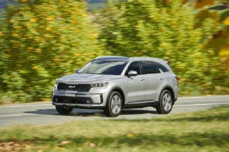 Sự xuất hiện của Kia Sorento hybrid sẽ khiến cho thị trường "xe xanh" Việt Nam sôi động hơn bao giờ hết. Trong đó là sự góp mặt của các dòng VinFast VF bên mảng xe điện và các phiên bản hybrid của Toyota Camry, Corolla Altis, Corolla Cross, cũng như Suzuki Ertiga hybrid...