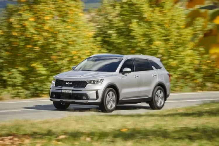 Sự xuất hiện của Kia Sorento hybrid sẽ khiến cho thị trường "xe xanh" Việt Nam sôi động hơn bao giờ hết. Trong đó là sự góp mặt của các dòng VinFast VF bên mảng xe điện và các phiên bản hybrid của Toyota Camry, Corolla Altis, Corolla Cross, cũng như Suzuki Ertiga hybrid...