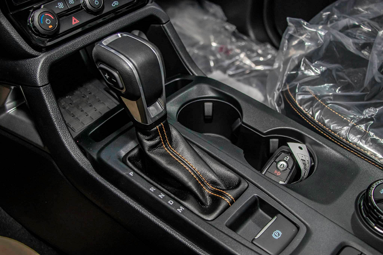 Để tránh mất thời gian chờ đợi, khách hàng quan tâm đến dòng xe Ford Ranger 2023 thế hệ mới nên đặt cọc trước để có suất nhận xe sớm. Trên thực tế, Ford Ranger là mẫu xe bán chạy tại thị trường Việt.