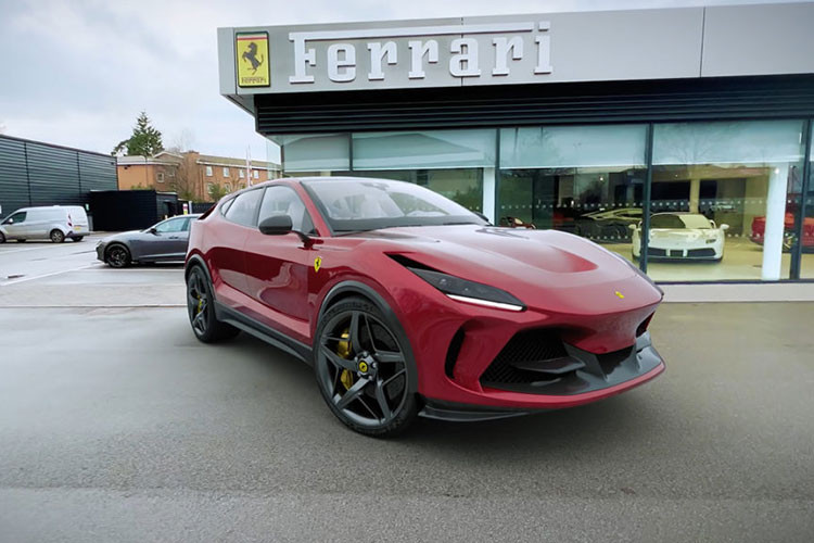 Động thái ra mắt mẫu SUV của Ferrari có phần chậm trễ so với "kỳ phùng địch thủ" Lamborghini. Vào tháng 10/2021, thương hiệu "bò tót" công bố việc đạt doanh số kỷ lục trong 9 tháng với 6.902 chiếc được bàn giao tới tay các khách hàng trên toàn cầu. Trong đó, Lamborghini Urus vẫn là mẫu xe bán chạy nhất với 4.085 chiếc.