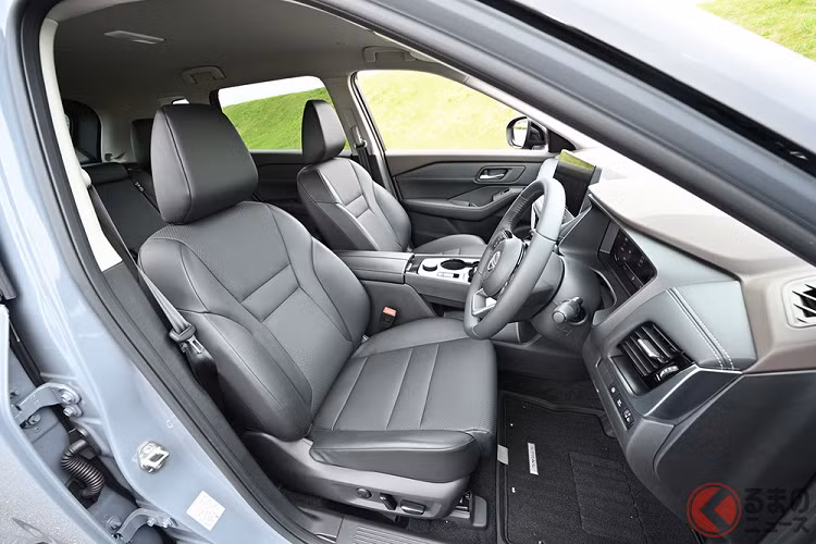 Nissan X-Trail e-Power X 2023 chỉ dùng hệ dẫn động 4 bánh toàn thời gian nên được trang bị 2 mô-tơ điện.Nhờ hệ truyền động hybrid này, xe chỉ tiêu thụ lượng xăng trung bình 18,4 km/lít (5,4 lít/100 km).