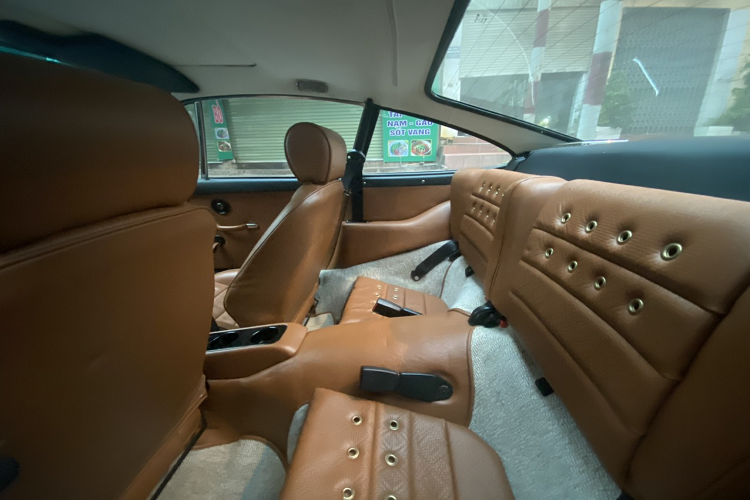 Khối động cơ nguyên bản của chiếc xe đã được nâng cấp lên loại 6 xy-lanh dung tích 3.8L, sản sinh công suất tối đa 300 mã lực (tăng 63 mã lực), kết hợp cùng hộp số sàn 5 cấp. 