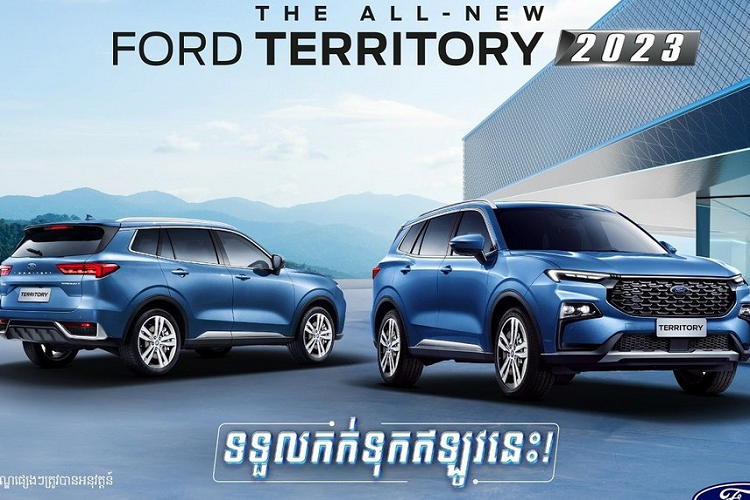 Mới đây, giới tư vấn bán hàng một lần nữa chào khách đặt cọc Ford Territory 2023 mới. Tuy nhiên, điểm khác biệt ở lần mở cọc này đó chính là dòng đời. Theo thông tin từ đại lý, Ford Territory sắp bán tại Việt Nam sẽ thuộc phiên bản 2023 mới nhất vừa, giống với xe vừa được hé lộ sẽ ra mắt thị trường Campuchia cách đây không lâu, hay còn được biết đến với cái tên Equator Sport tại Trung Quốc.