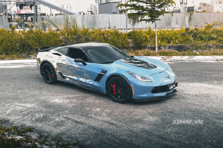 Với hộp số sàn, xe mất khoảng 3,2 giây để tăng tốc từ 0-100 km/h. Con số tương ứng của phiên bản số tự động với lẫy chuyển số trên vô lăng là dưới 3 giây.