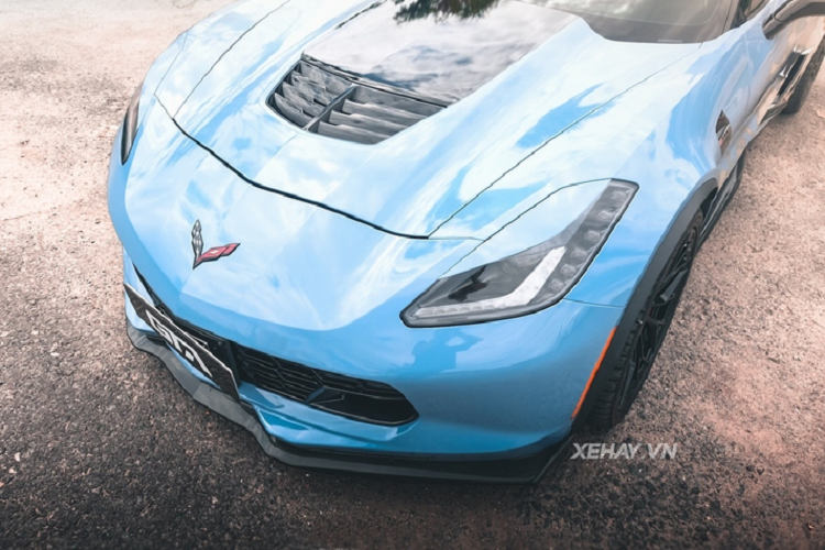 Về truyền động, Corvette C7 Z06 sở hữu khối động cơ siêu nạp LT4 V8 6.2L cho công suất tối đa 650 mã lực và mô-men xoắn cực đại 880 Nm, kết hợp với hộp số sàn 7 cấp hoặc tự động 8 cấp.