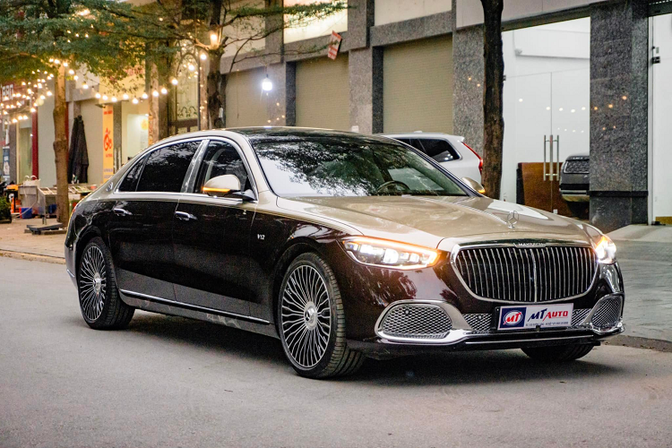 Mercedes-Maybach S680 tại Việt Nam sở hữu động cơ 6.0 lít V12 công suất 621 mã lực và mô-men xoắn 1.000 Nm. Xe tăng tốc 0-100 km/h trong 4,4 giây và tốc độ tối đa 209 km/h thông qua hệ dẫn động bốn bánh 4Matic và hộp số 9 cấp 9G-Tronic, xe đi kèm 6 chế độ lái: Eco, Comfort, Sport, Sport+, Individual và Maybach.