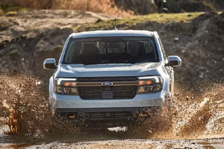 Hiện giá xe Ford Maverick Tremor 2023 vẫn chưa được công bố. Trong khi đó, giá khởi điểm của dòng xe bán tải này là 20.995 USD (khoảng 483 triệu đồng).