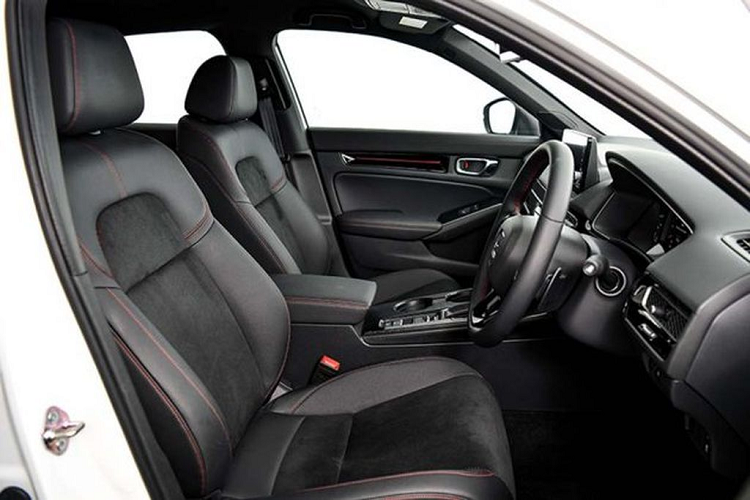 Trong đó, động cơ xăng của Honda Civic e:HEV 2022 sẽ hoạt động như máy phát điện với sự trợ giúp của một mô-tơ điện tích hợp, đóng vai trò như bộ đề.