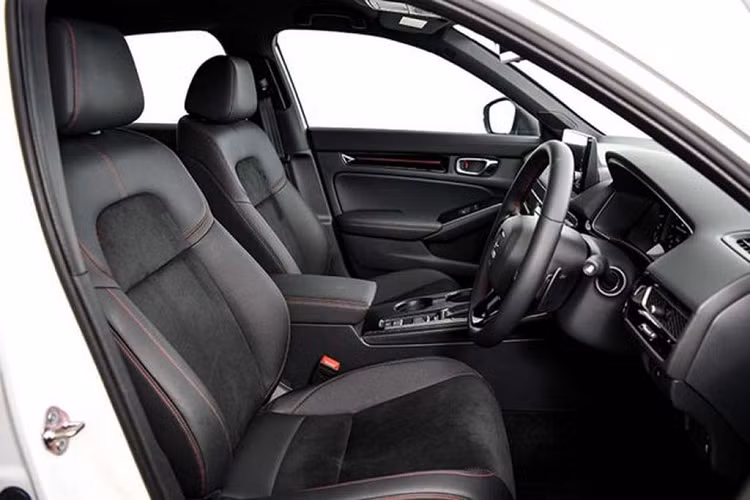 Trong đó, động cơ xăng của Honda Civic e:HEV 2022 sẽ hoạt động như máy phát điện với sự trợ giúp của một mô-tơ điện tích hợp, đóng vai trò như bộ đề.