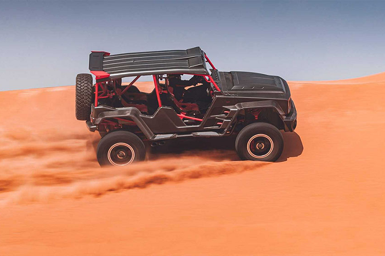 Sức mạnh điên cuồng này hoàn toàn đủ khả năng phá huỷ các chi tiết cơ khí trong hệ thống truyền lực. Do đó, Brabus 900 Crawler đã được giới hạn lực kéo điện tử tối đa ở mức 1.050 Nm để bảo vệ hộp số 9 cấp.