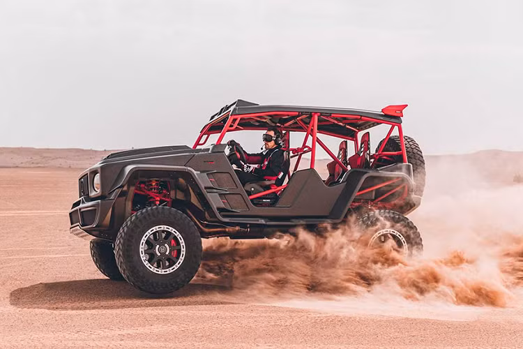 Cuối cùng, giá xe Brabus 900 Crawler cũng là một điều rất đáng được bàn tới. Bởi nhà độ Đức quyết định sẽ chỉ sản xuất với số lượng giới hạn 15 chiếc trên toàn cầu: 5 chiếc từ nay tới cuối năm, 5 chiếc trong năm 2023 và 5 chiếc cuối cùng sẽ được gửi tới tay khách hàng trong năm 2024. Như vậy dự đoán, những vị đại gia cầm chắc sẽ phải bỏ ra nhiều hơn số tiền 749.000 euro (tương đương hơn 18 tỷ đồng trước thuế) để có thể tranh giành với 14 ông chủ lắm tiền nhiều của khác lấy một suất mua xe.