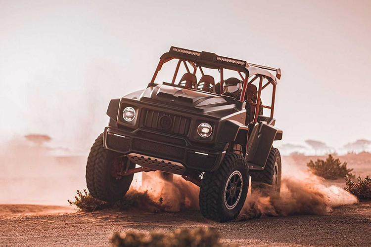 Để làm được điều này, các kỹ sư Brabus đã phải sử dụng trục lệch tâm (portal axle) với hệ thống truyền lực gián tiếp tới các bánh xe thông qua hệ thống bánh răng, thay vì gắn cầu trực tiếp vào chính giữa bánh xe như thông thường. Cùng với đó, Brabus 900 Crawler cũng được nâng cấp cả hệ thống treo cực mạnh, với hành trình lò xo lên tới 16 cm để có thể thích ứng với các loại chướng ngại vật kích cỡ lớn khi đang lướt cực nhanh trên những địa hình khó như đồi cát sỏi.