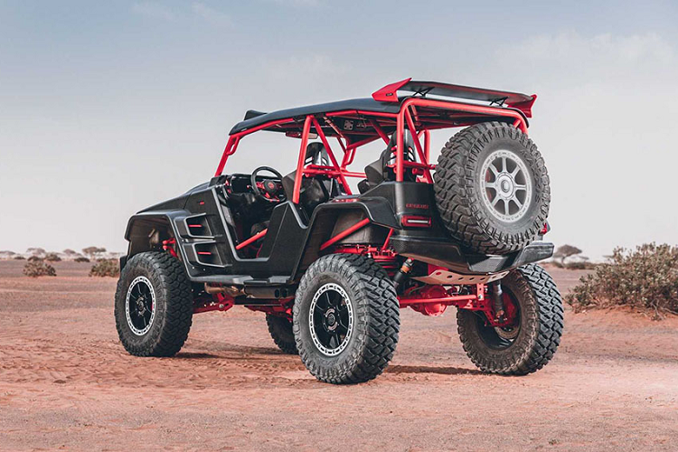 Bên cạnh đó, khoảng sáng gầm của xe cũng đã được nâng lên tới 53 cm! Nhìn sang thông số tương tự của những mẫu xe chuyên trị địa hình thông thường được dân chơi offroad ưa thích như Ford Bronco hay Jeep Wrangler, thì khoảng sáng gầm cũng chỉ lần lượt là 29.4 cm và 27,4 cm tức là già nửa so với quái thú địa hình của nhà độ Đức.