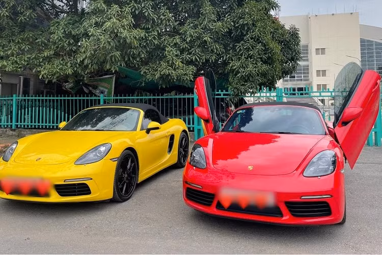 Trọng số những chiếc xe thể thao mui trần của hãng xe Porsche, 718 Boxster được nhiều người lựa chọn vì mức giá tốt nhất so với các biến thể khác. Cũng chính vì thế mà số lượng xe Porsche 718 Boxster tại Việt Nam khá đông đảo. Giá xe Porsche 718 Boxster bắt đầu từ 3,72 tỷ đồng.