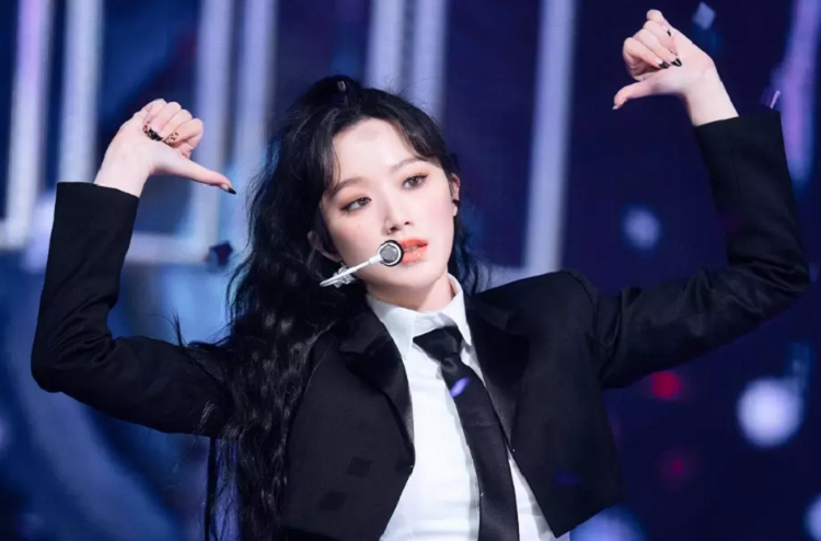 Nữ ca sĩ phẫn nộ vụ nhóm đàn ông Trung Quốc hành hung cô gái Nu ca si phan no vu nhom dan ong Trung Quoc hanh hung co gai