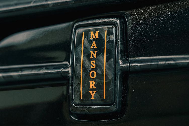 Ở phần cản trước, Mansory đem tới cho chiếc Dawn Silver Bullet loạt chi tiết nâng cấp mới như các phần ốp mới cho bộ chia trước được làm bằng chất liệu carbon, các phần viền của hốc gió phía dưới cũng được Mansory ốp carbon trang trí. Chi tiết này giúp đem tới thiết kế hốc gió rộng hơn so với nguyên bản. Mansory cũng thay thế cho chiếc xe nắp capo mới với những đường gân được thiết kế lại.