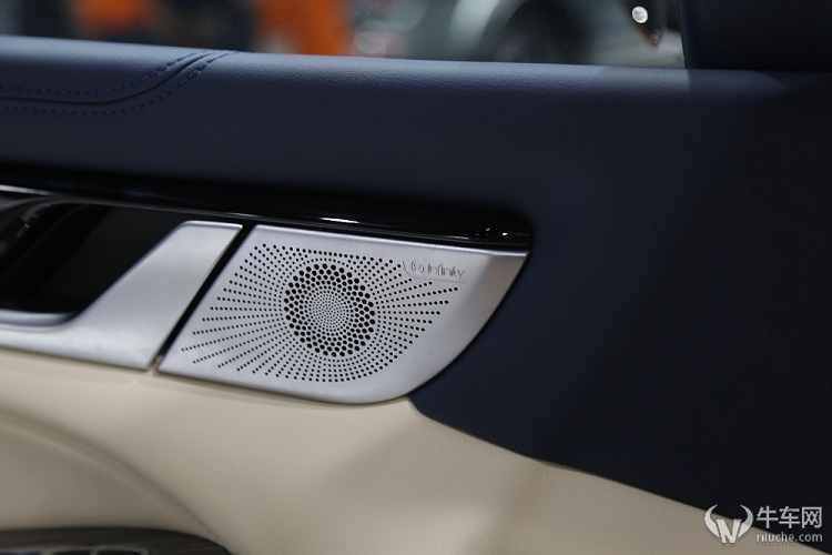 Thứ nhất là hệ truyền động hybrid với máy xăng tăng áp, dung tích 2.0L và mô-tơ điện. Đây là mẫu xe bán tải hybrid đầu tiên của hãng GWM. Tuy nhiên, thông số động cơ của GWM Shanhai Cannon phiên bản hybrid vẫn chưa được hé lộ. Thứ hai là động cơ diesel 4 xi-lanh, tăng áp, dung tích 2.4L với công suất tối đa 183 mã lực.