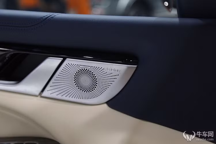 Thứ nhất là hệ truyền động hybrid với máy xăng tăng áp, dung tích 2.0L và mô-tơ điện. Đây là mẫu xe bán tải hybrid đầu tiên của hãng GWM. Tuy nhiên, thông số động cơ của GWM Shanhai Cannon phiên bản hybrid vẫn chưa được hé lộ. Thứ hai là động cơ diesel 4 xi-lanh, tăng áp, dung tích 2.4L với công suất tối đa 183 mã lực.