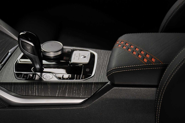 4 chiếc Alpina B4 Gran Coupe đang được trưng bày tại các đại lý BMW và Alpina ở Nhật Bản. Với số lượng xe cung cấp rất hạn chế trong khi nhu cầu rất lớn, 4 khách hàng may mắn sẽ được chọn thông qua hình thức bốc thăm ngẫu nhiên. 