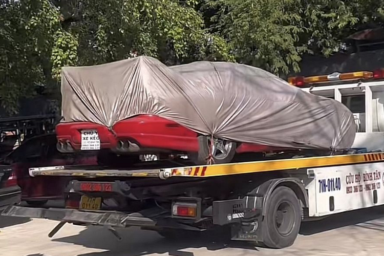 Mẫu xe thể thao này từng được tạo ra để cạnh tranh với Ford Mustang. Pontiac Firebird thế hệ đầu tiên được giới thiệu vào ngày 23 tháng 2 năm 1967, chia sẻ nền tảng với mẫu Muscle quen thuộc Camaro.