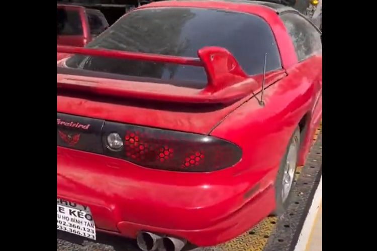 Cái tên "Firebird" trước đây cũng từng được GM sử dụng cho mẫu concept General Motors Firebird trong những năm 1950 và đầu những năm 1960.